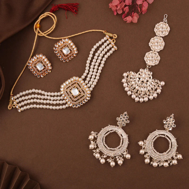 Tehzeeb Creation Fashionable gold earrings studded with kundan and pearl THZ127