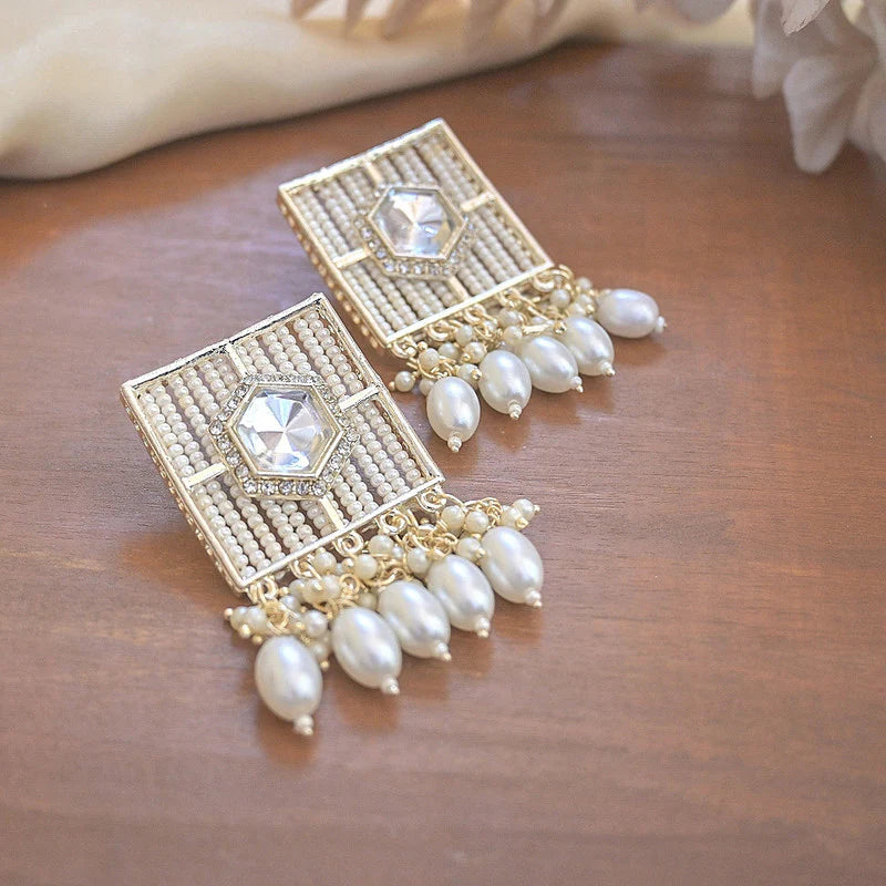 Tehzeeb Creation Fashionable gold Nacklace earrings With Tika studded with kundan and pearl THZ199