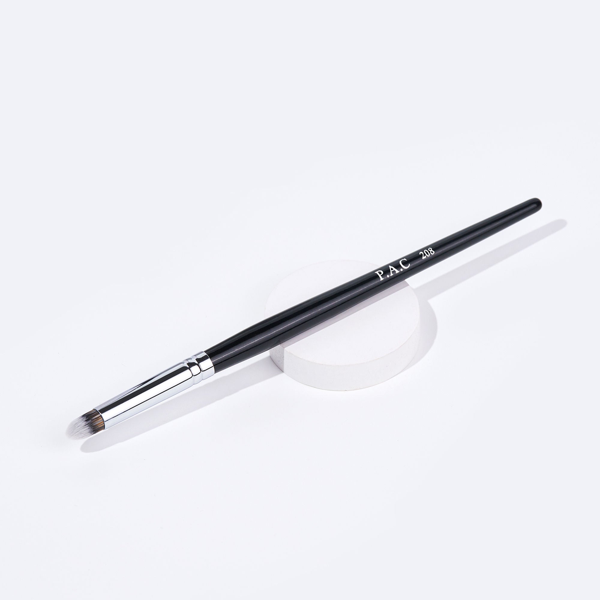 PAC Studio Blending Eyeshadow Brush - 208