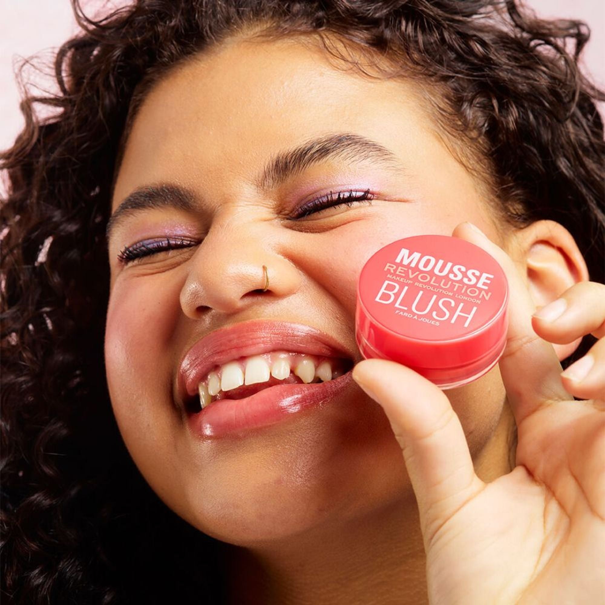 Makeup Revolution Mousse Blush - For Cheeks & Eyes Non Sticky-Soft Focus Effect - Grape Fruit Coral