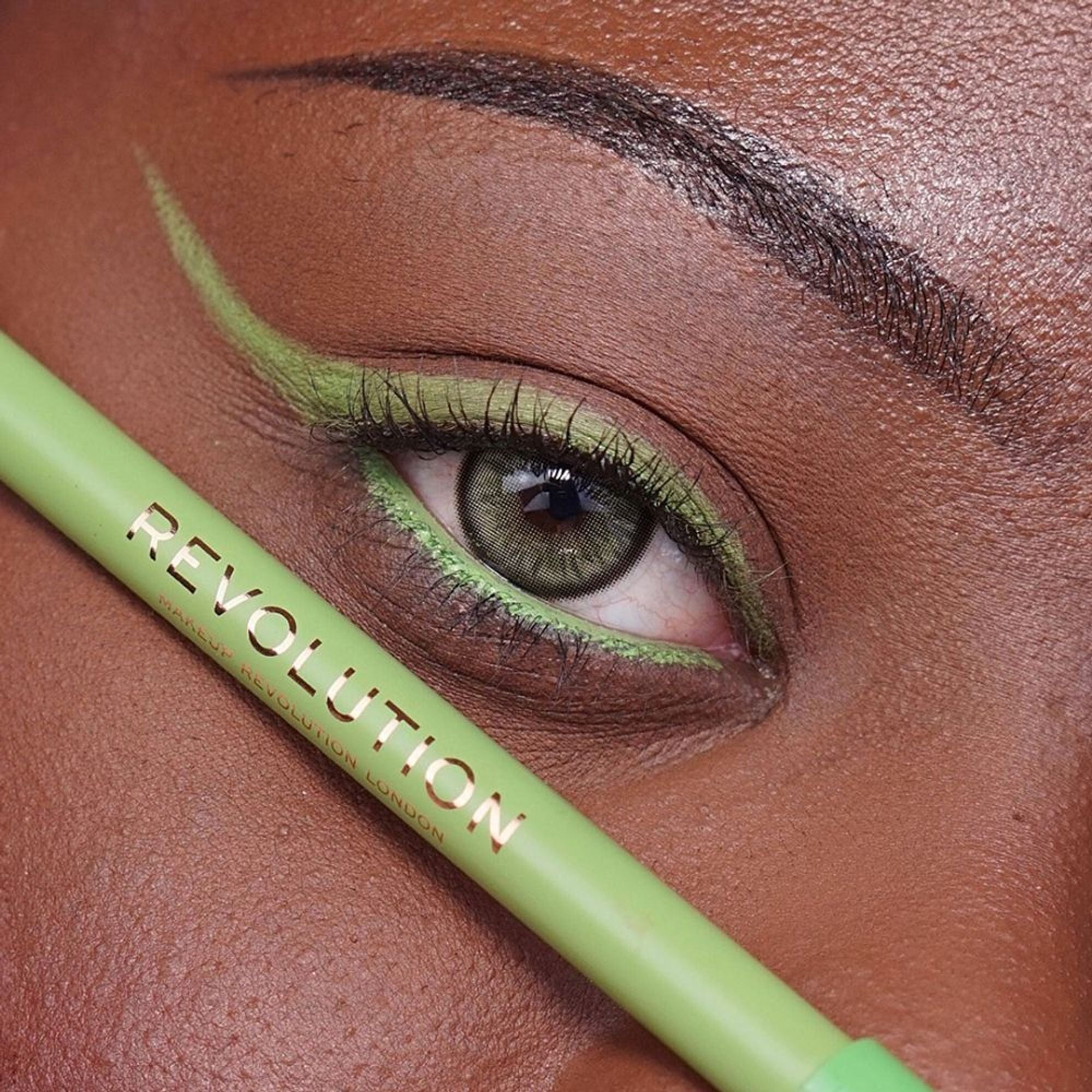 Makeup Revolution Streamline Waterline Eyeliner Pencil-Ultra Creamy Smudge Proof Smokey Looks - Green