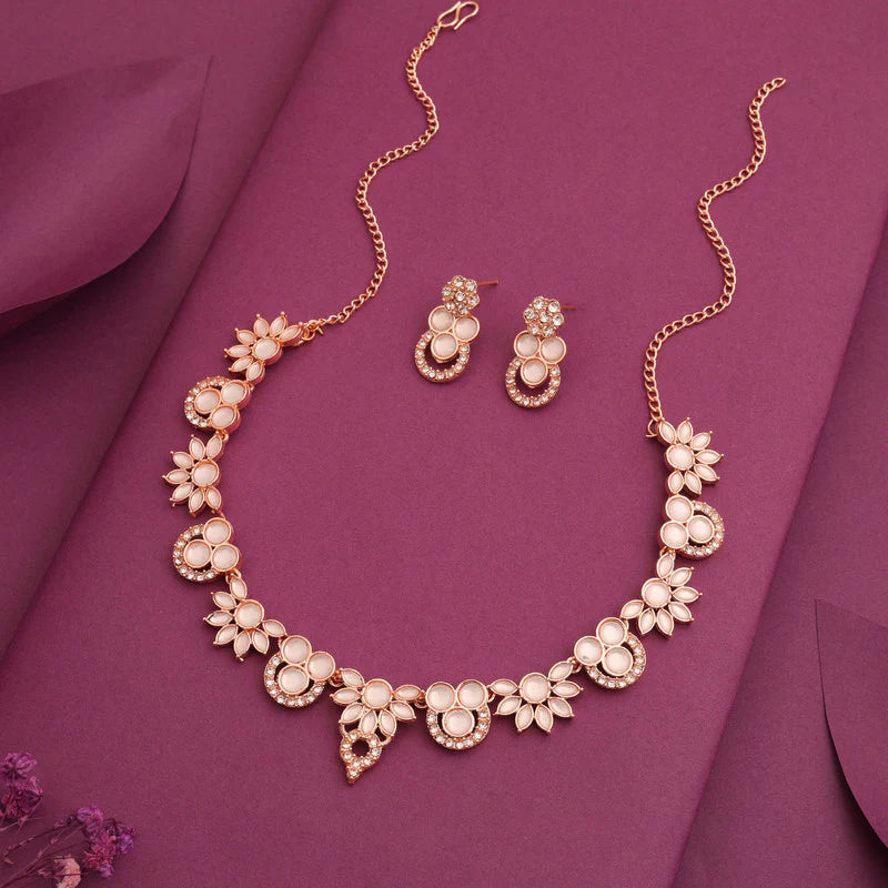 Tehzeeb Creation gold pleate white choker nacklace with stud THZ298
