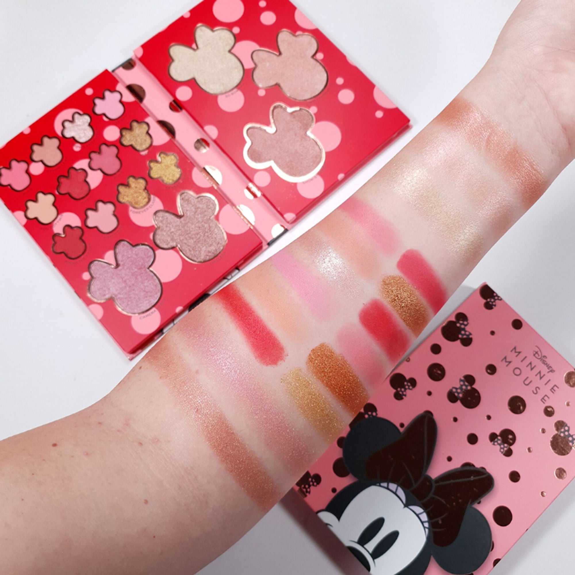 Makeup Revolution Disney's Minnie Mouse All Eyes On Minnie Palette