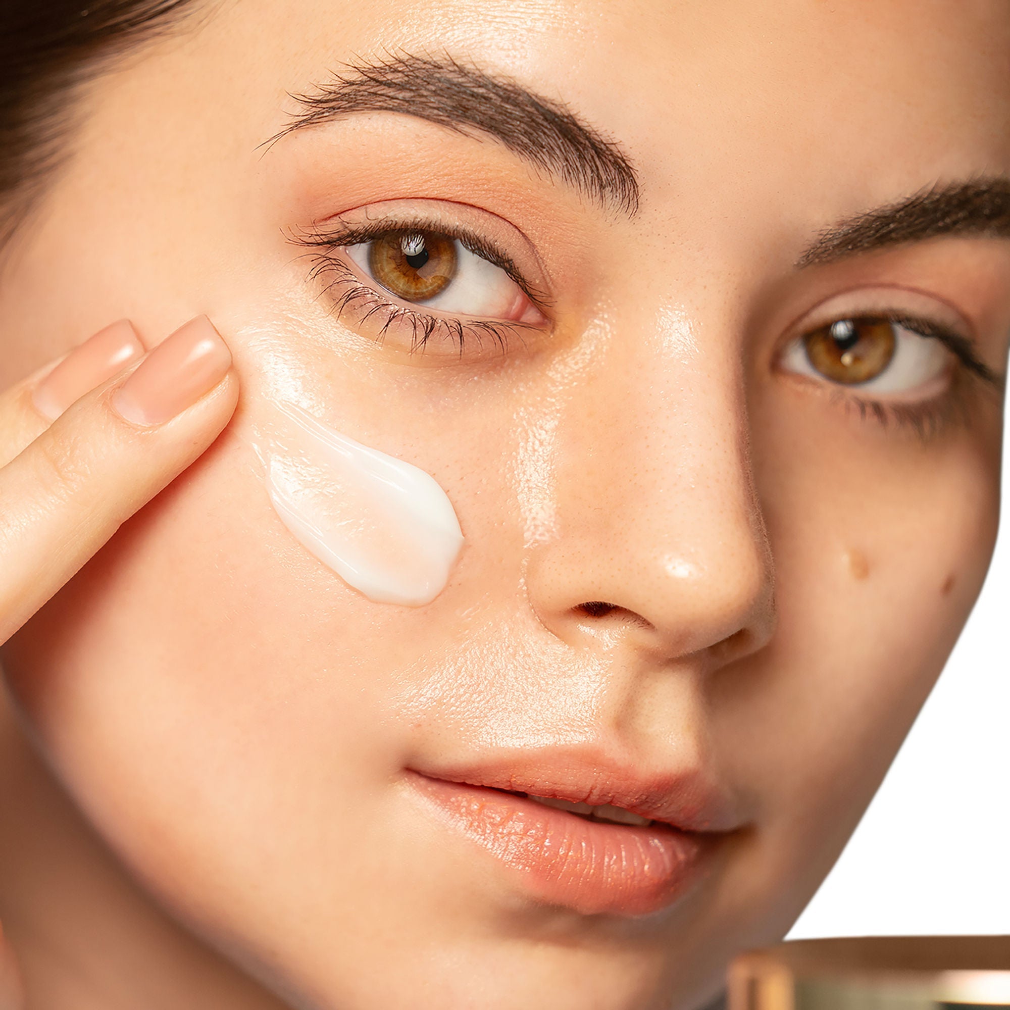 PAC Studio Spotlight Moisturizer - Quick Absorbing Formula, Keeps Skin Hydrated, Dewy & Plump All Day