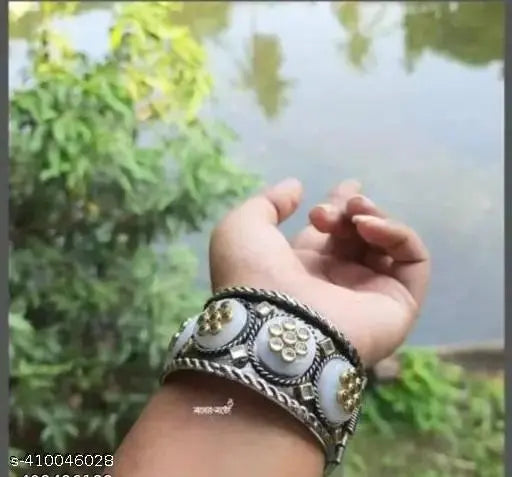 WOMENS OXIDISED BANGEL WITH STONE THZ077