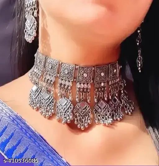 WOMENS SILVER COLOUR OXIDISED NACKLACE AND EARRINGS SET THZ084