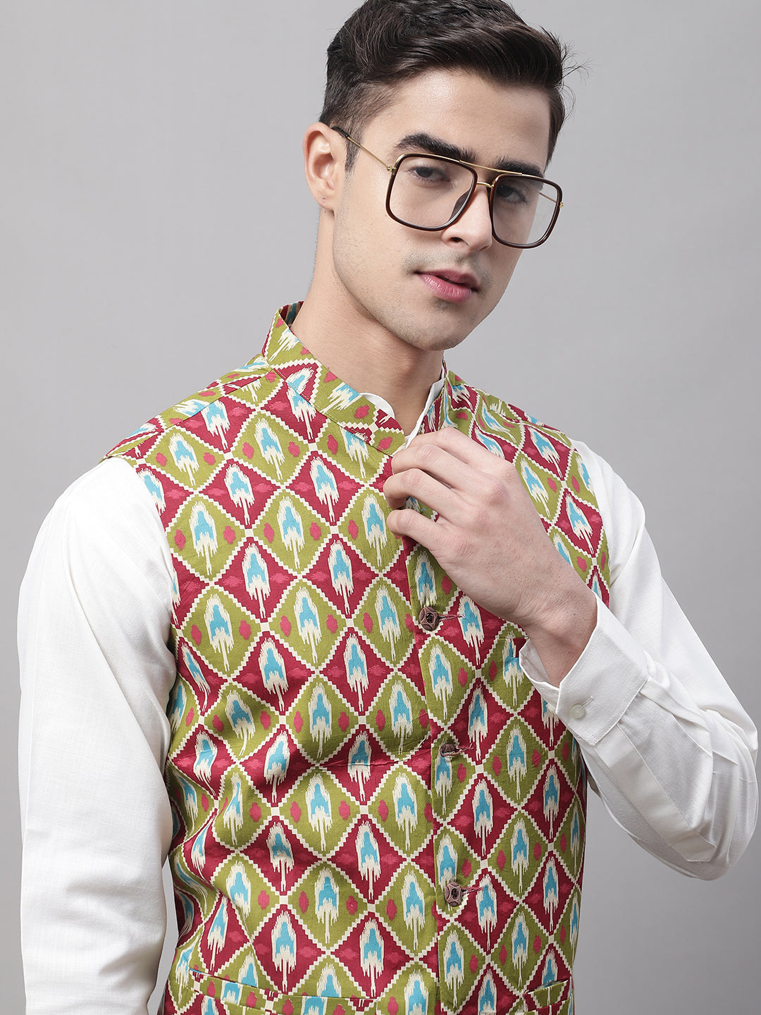 Men off-White Solid Kurta Pyjama with Olive Printed Nehru Jacket