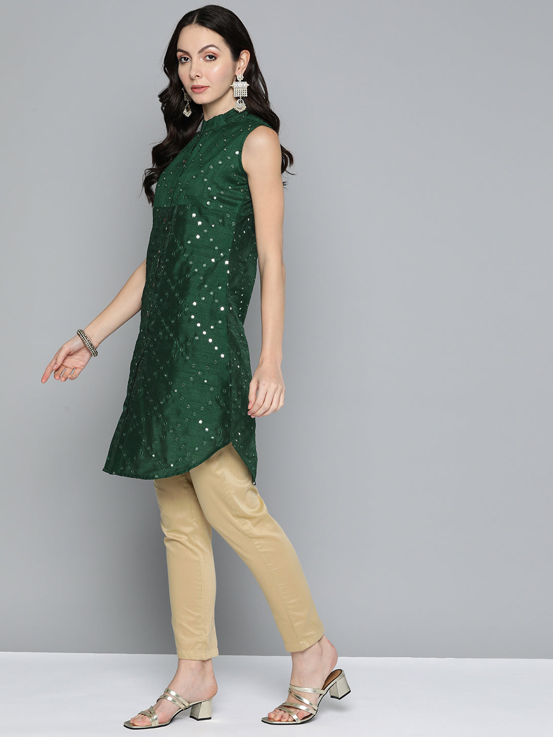 Jompers Women Geometric Embroidered Mirror Work Kurta
