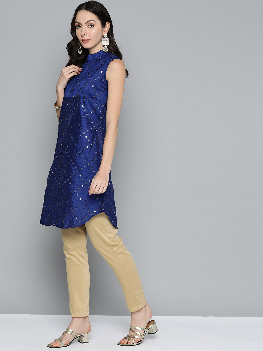 Jompers Women Geometric Embroidered Mirror Work Kurta