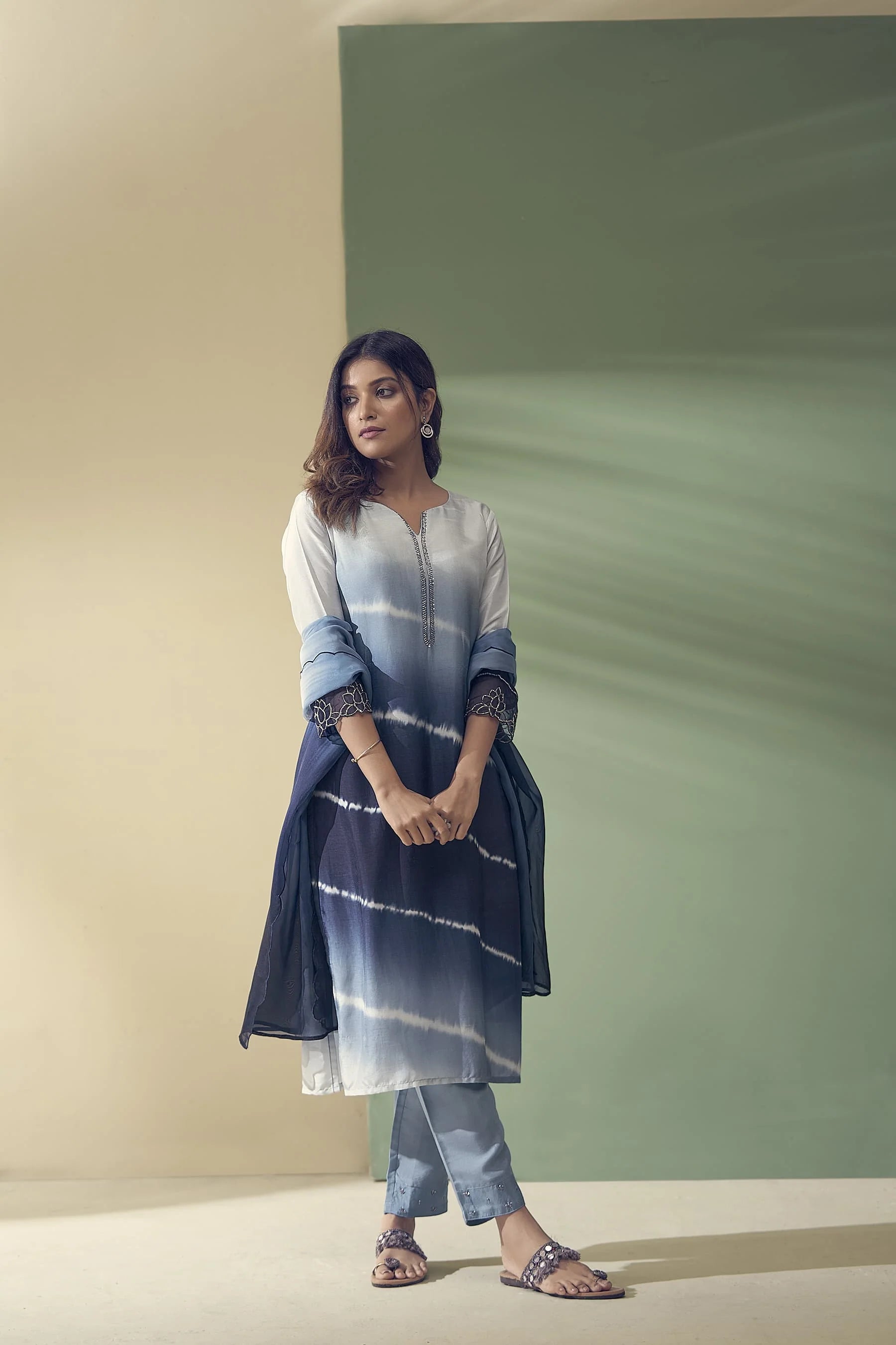 Suvesha Pure Dola Muslin Suit Set With Digital Print