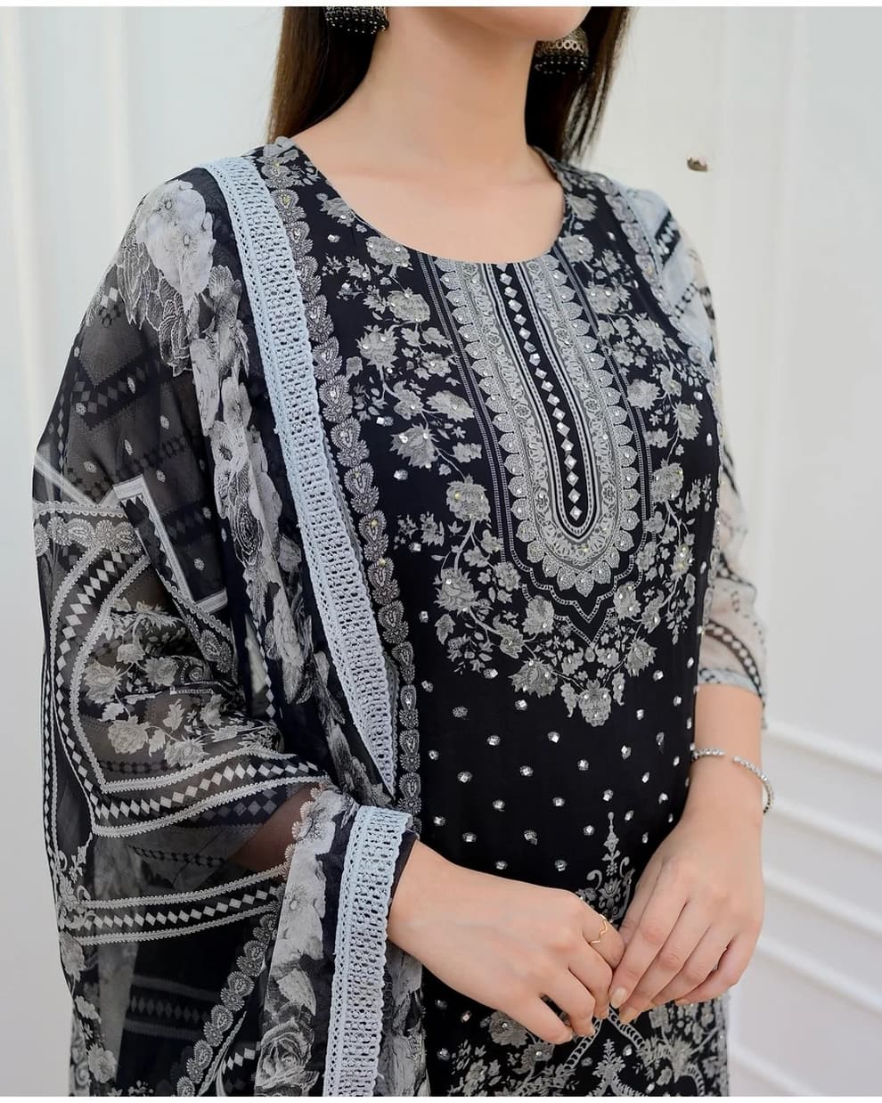 Suvesha Soft Digital Print Organza Suit Set With Aari Embroidery