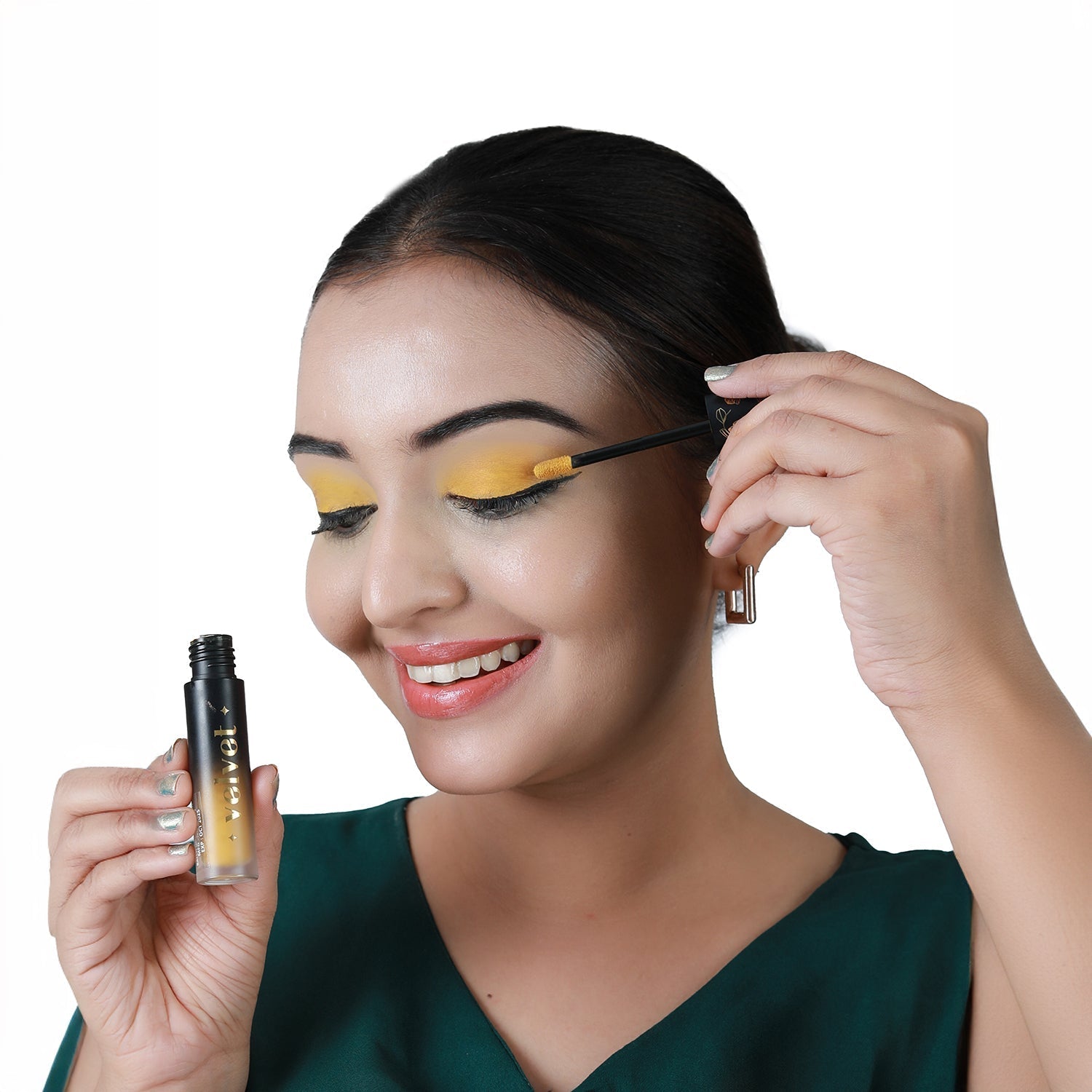 Aflairza Velvet Liquid Eyeshadow for Nourishing, Lightweight & Smudge-Free Wear