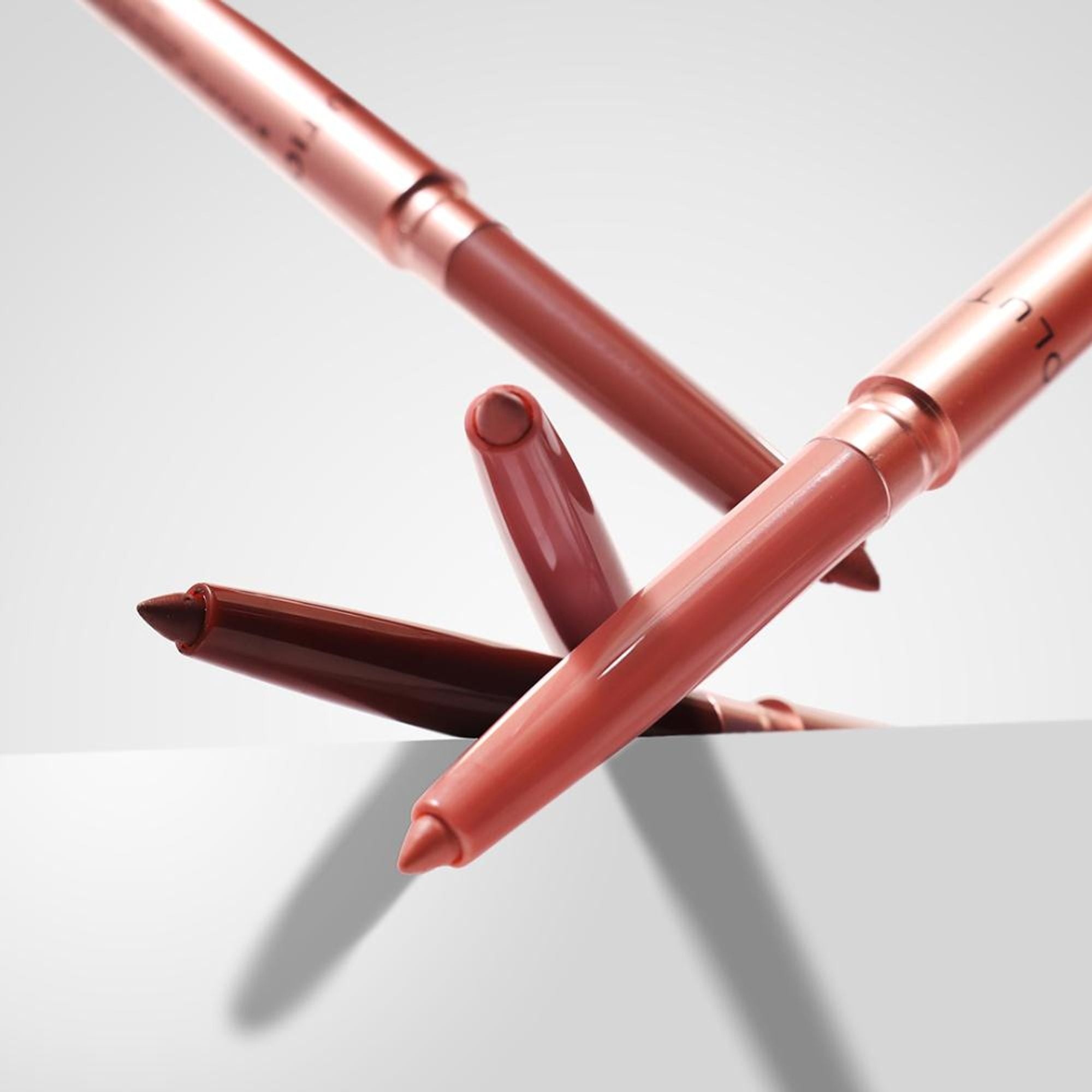 Makeup Revolution Pout Bomb Plumping Lip Liner - Chauffeur Nude
