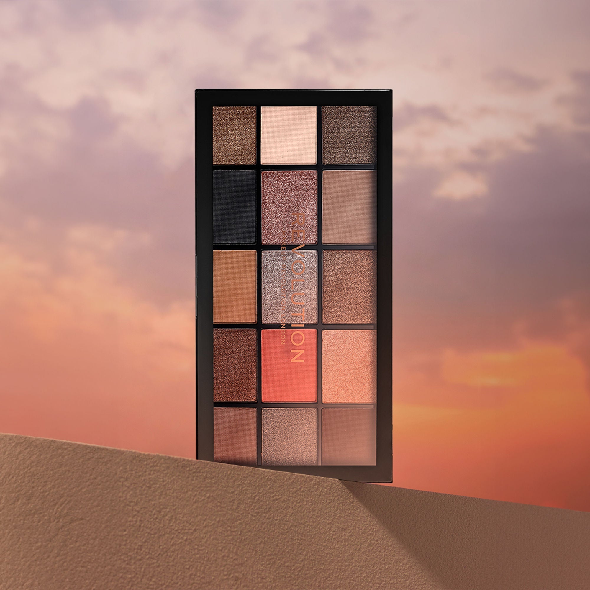 Makeup Revolution Reloaded Eyeshadow Palette 15 Smooth & Rich Shade-High Pay Off Formula - Hypnotic