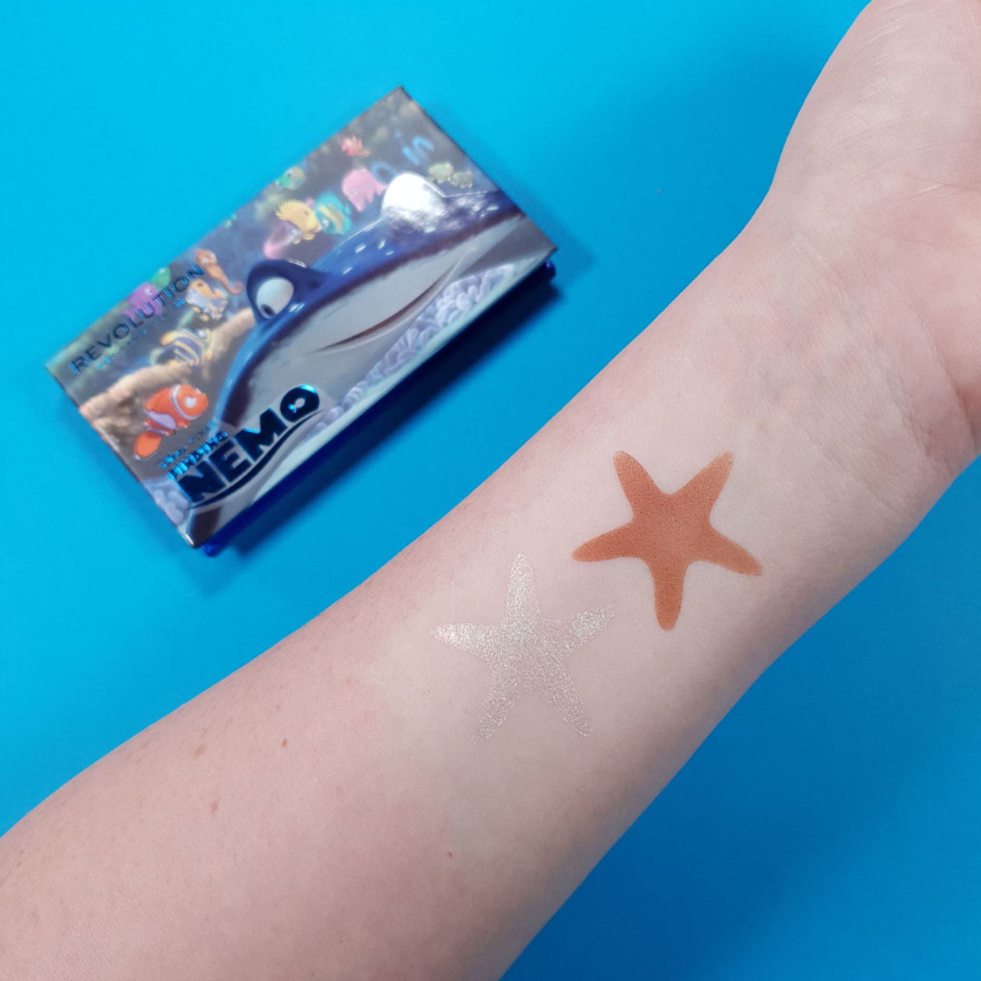 Makeup Revolution Disney Pixar's Finding Nemo X Revolution Bronzer & Highlighter Palette - Wake Up