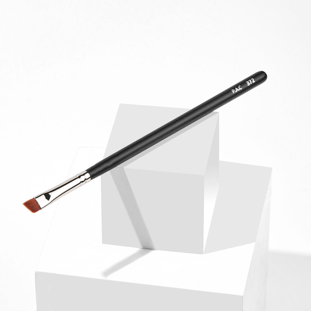 PAC Studio Eyeliner Brush 372 - Fine Tip Angled Eyeliner Brush, Suitable for Winged Liners or Filling Brows