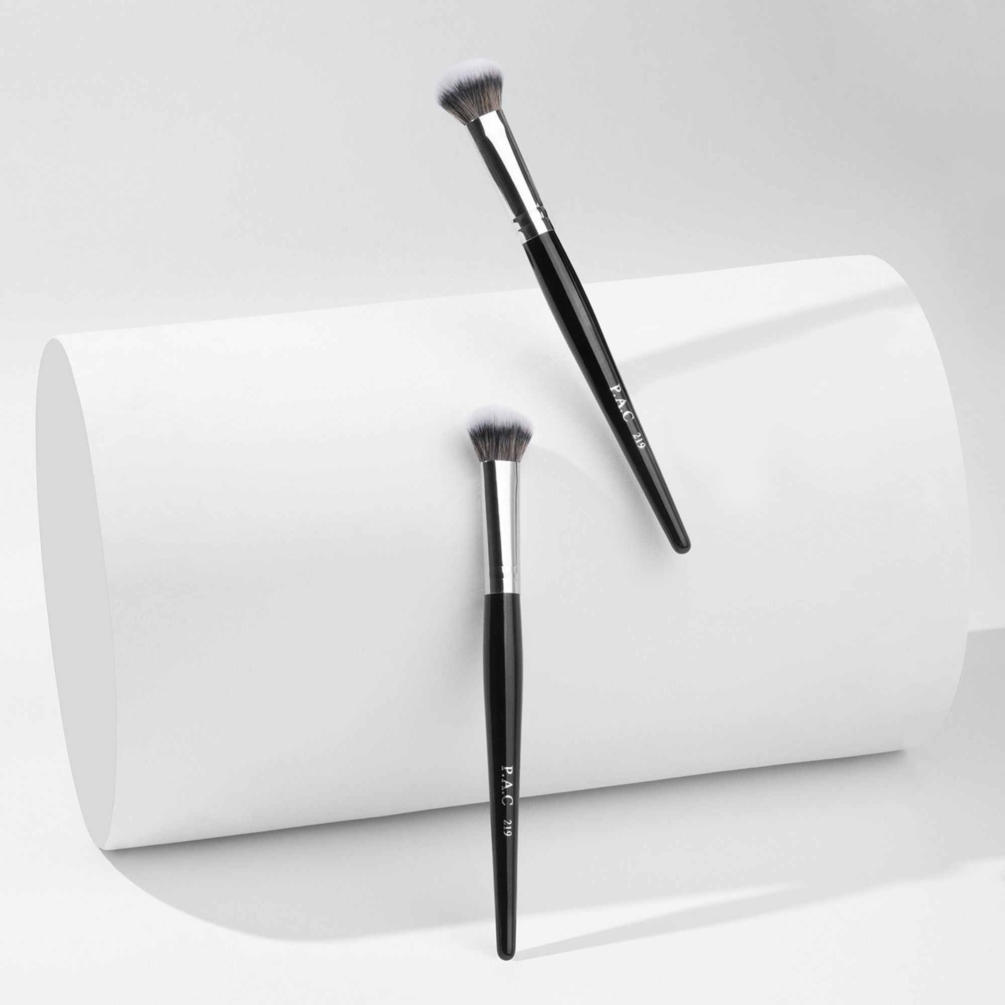 PAC Studio Concealer Brush 219 - Luxurious Dome Shape, Soft Synthetic Bristles for Quick Concealer Blending