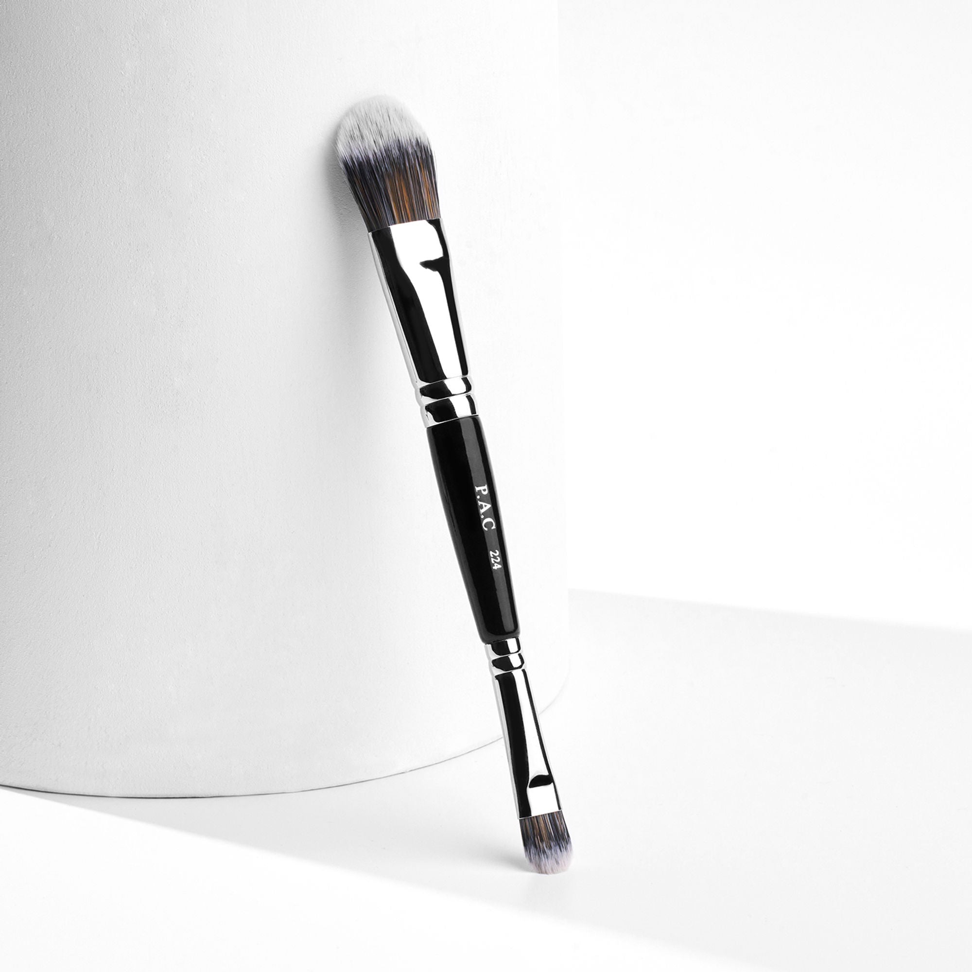 PAC Studio Foundation Brush - 224