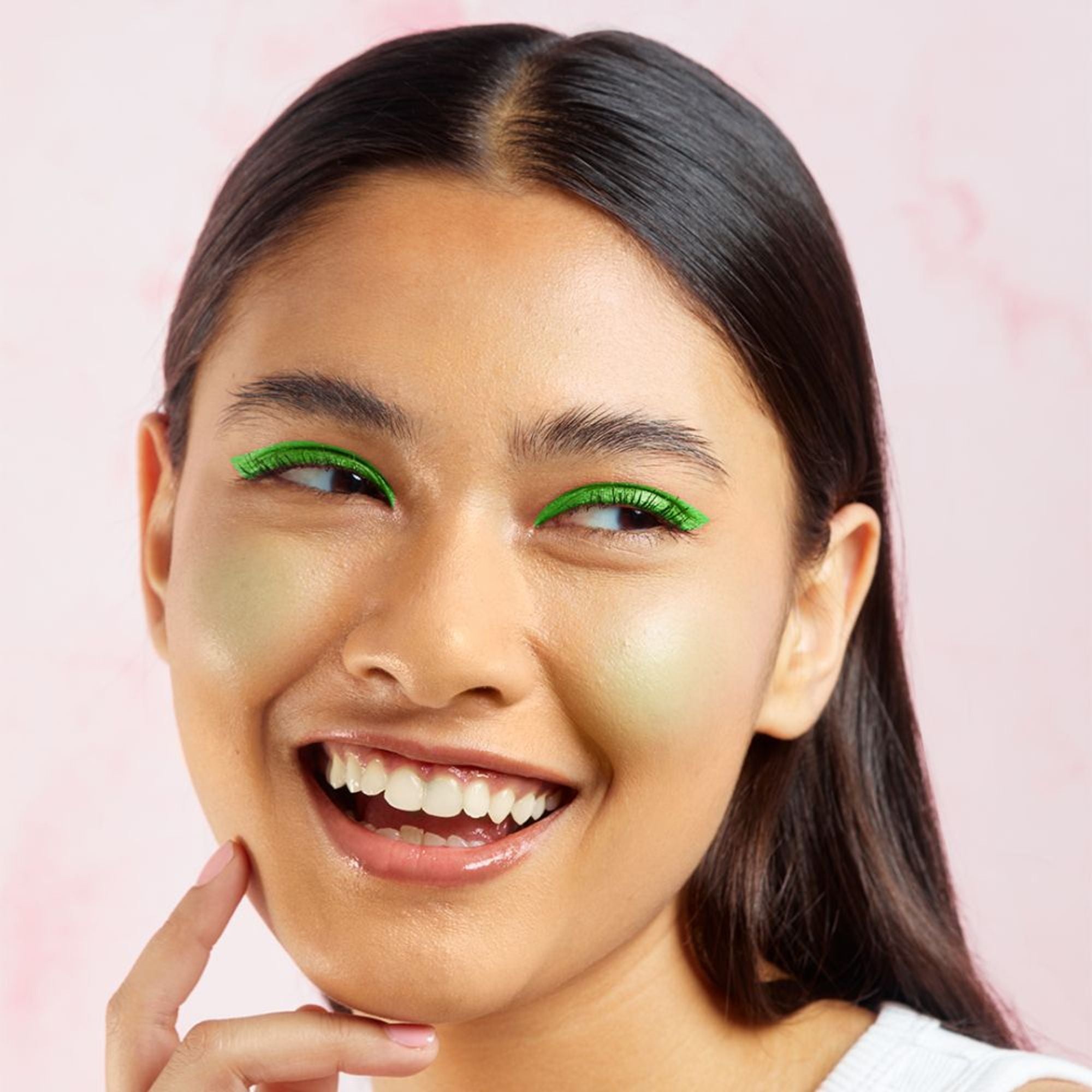 Makeup Revolution Mousse Shadow - Emerald Green