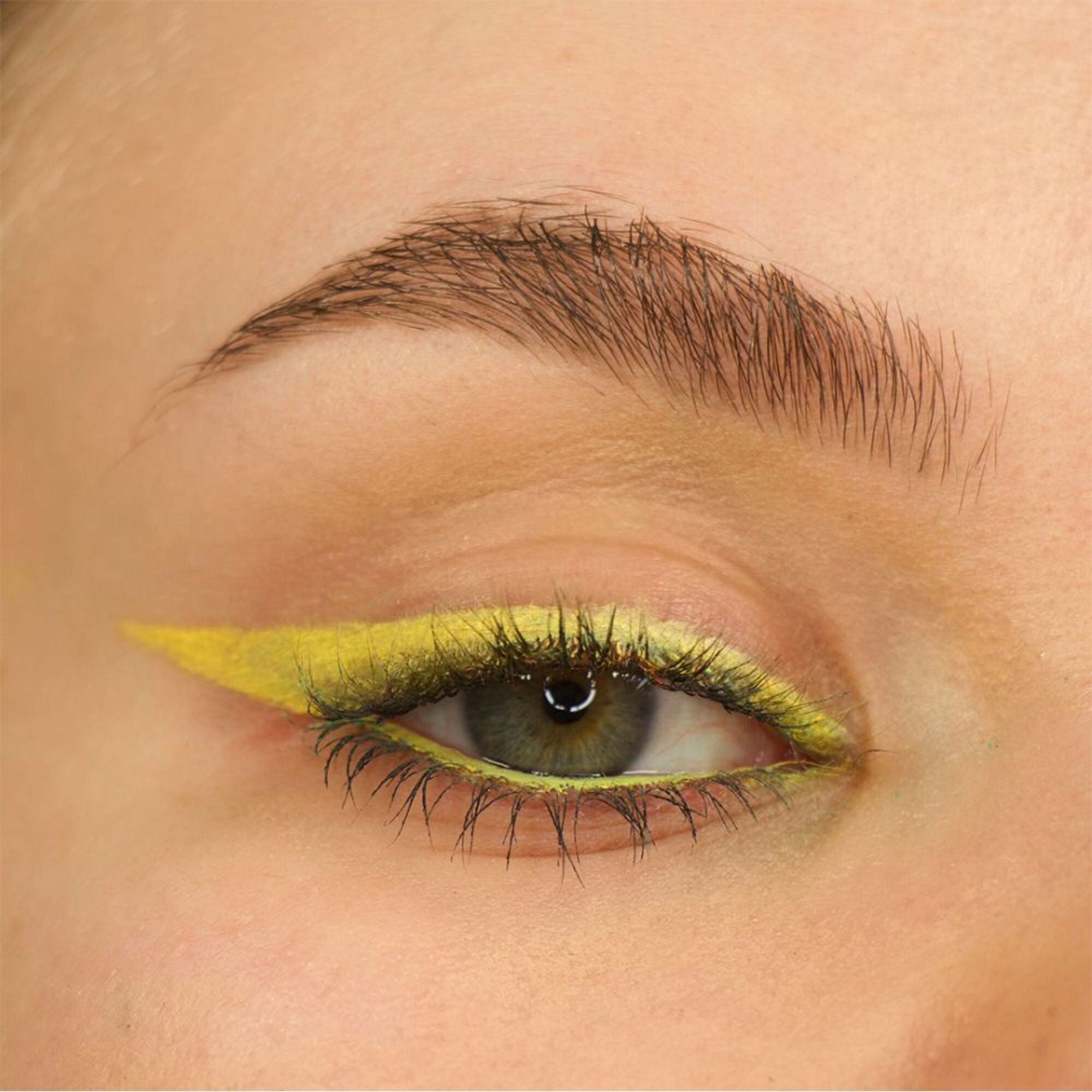 Makeup Revolution Streamline Waterline Eyeliner Pencil-Ultra Creamy Smudge Proof Smokey Looks - Yellow