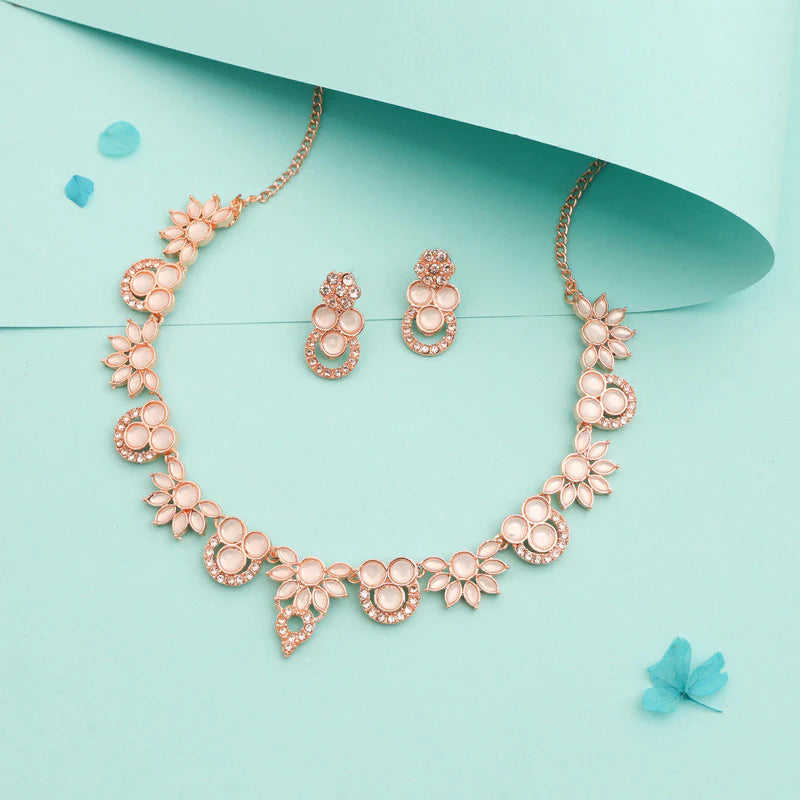 Tehzeeb Creation gold pleate white  choker nacklace with stud  THZ298