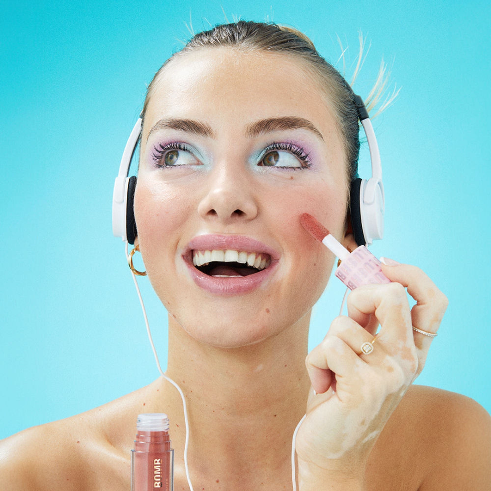 Makeup Revolution Y2K Baby Blush Bomb - That's Fly Nude