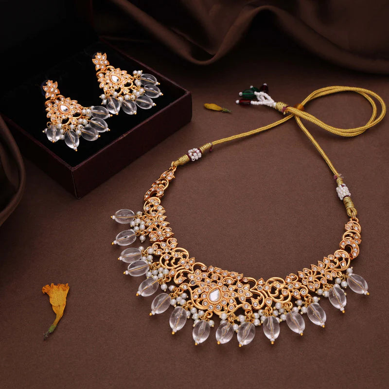 Tehzeeb Creation gold pleated white colour nacklace with stud  THZ331