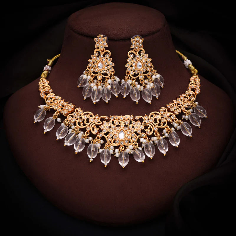 Tehzeeb Creation gold pleated white colour nacklace with stud  THZ331