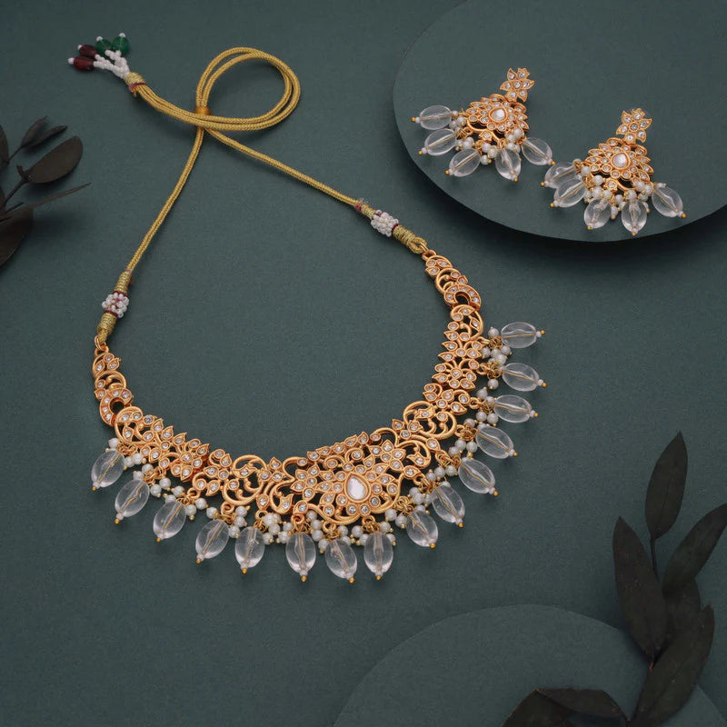 Tehzeeb Creation gold pleated white colour nacklace with stud  THZ331