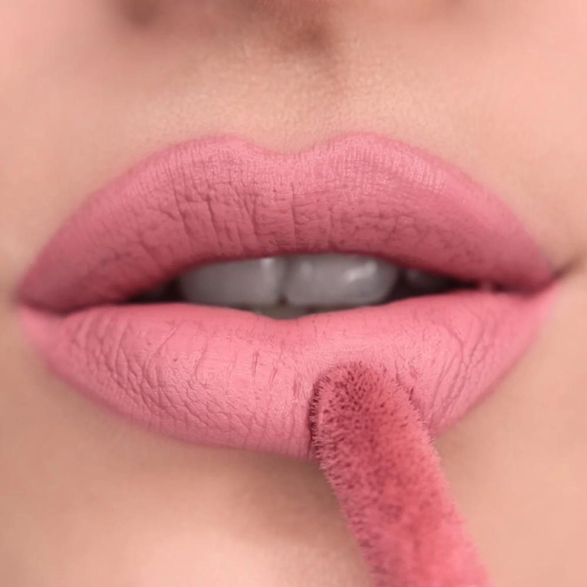 Makeup Revolution Matte Bomb - Delicate Brown