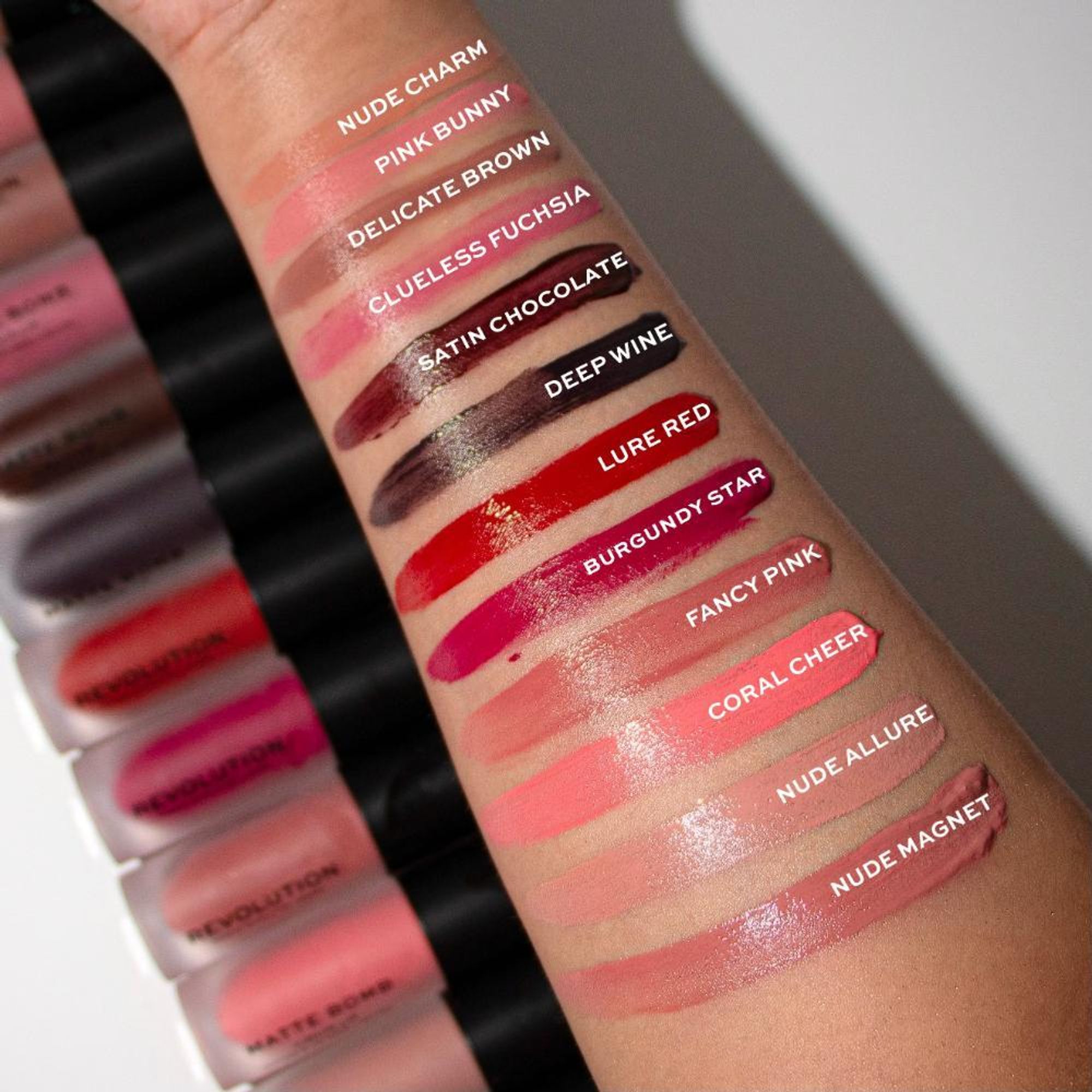 Makeup Revolution Matte Bomb - Delicate Brown