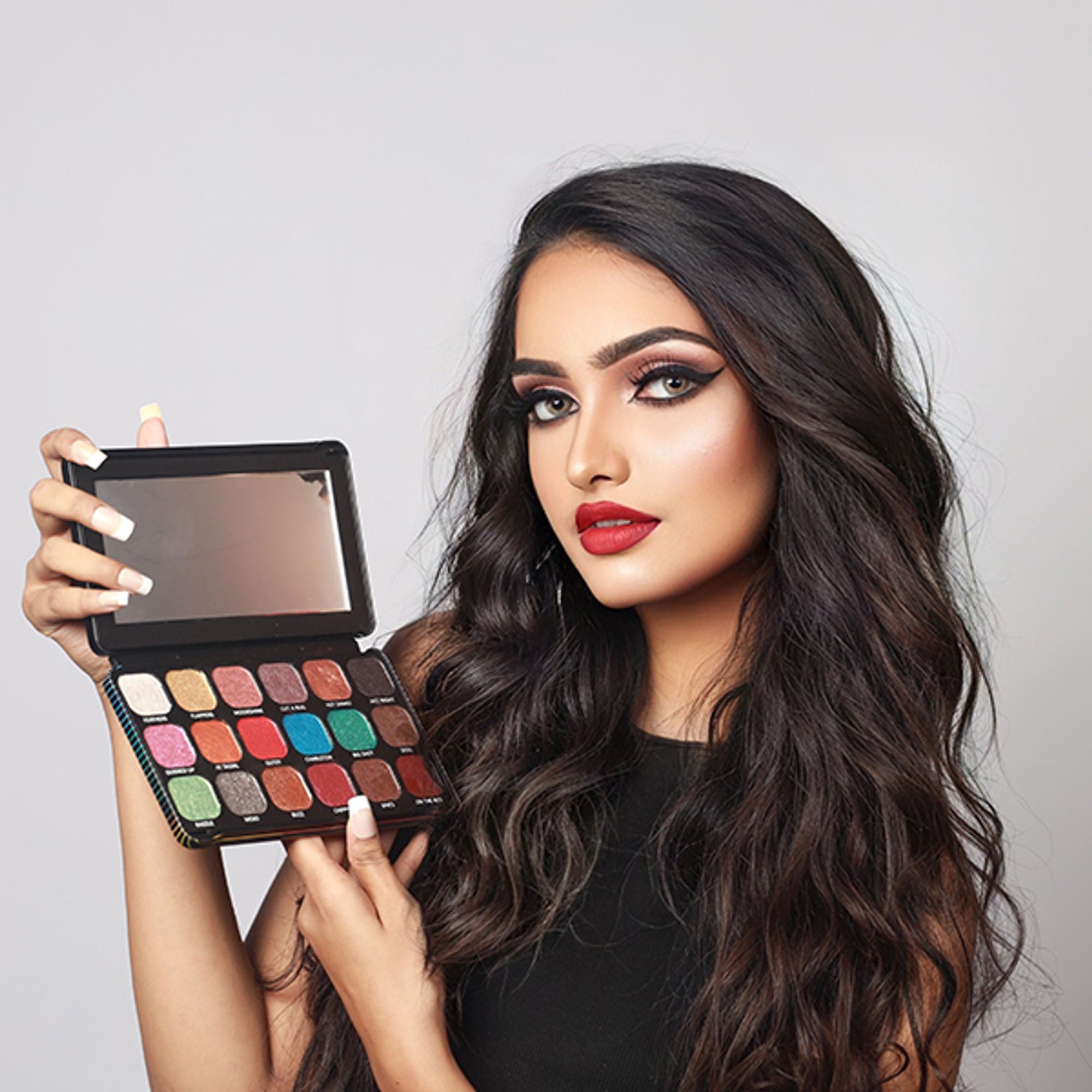 Europe Girl 18 colour Diamond Eyeshadow Palette - Glow On