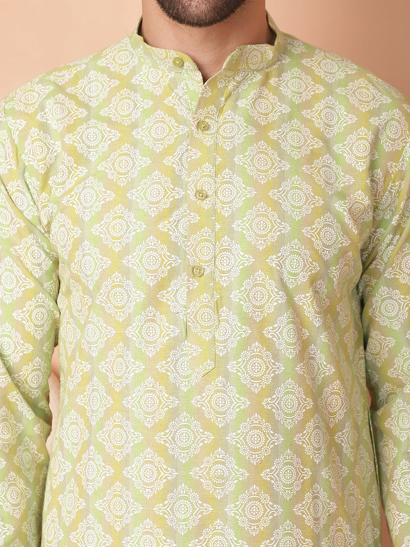 Men Green and White Floral Printed Kurta with Churidar