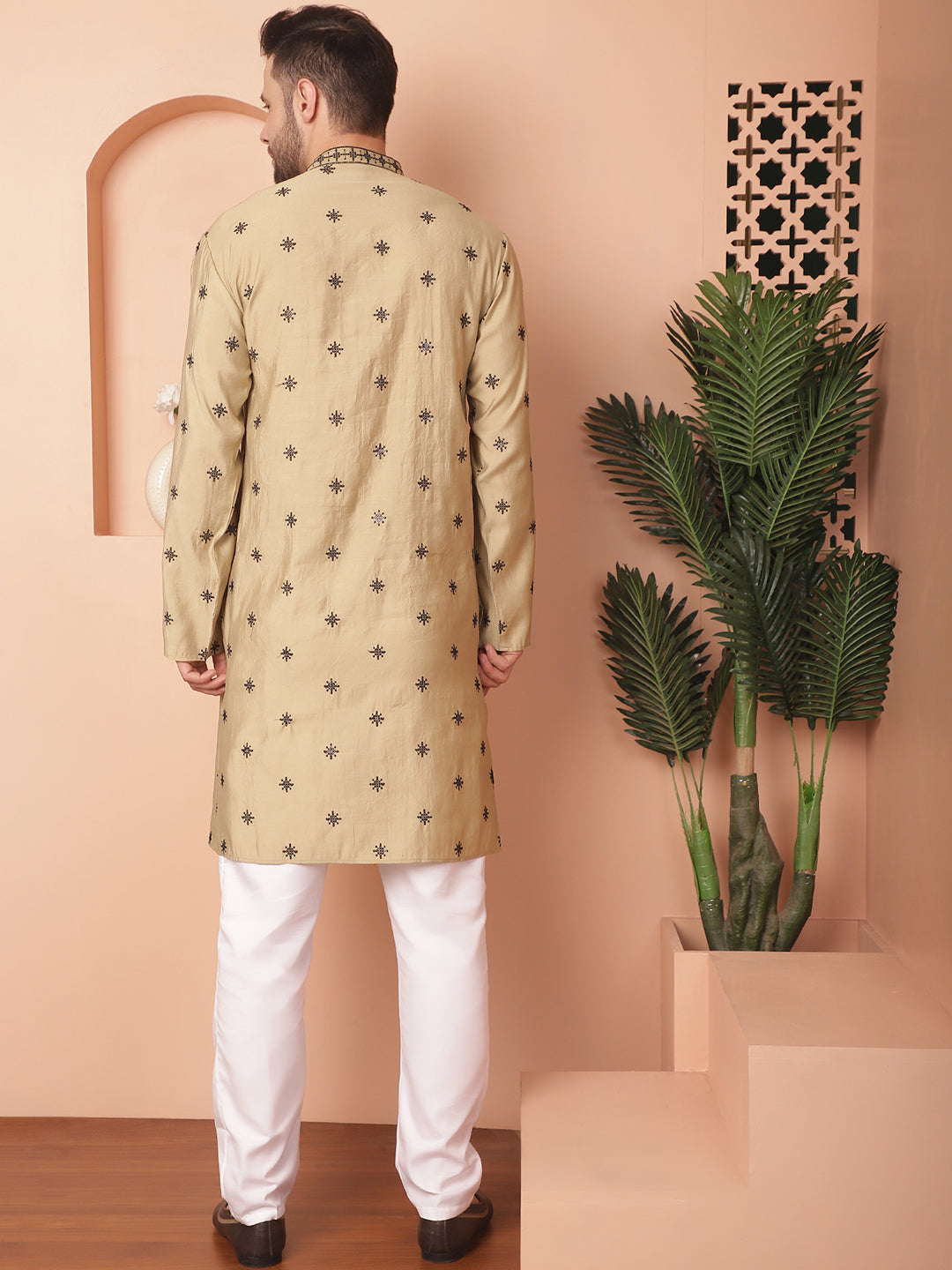 Men's Collar Chikankari Embroidered Kurta With Pyjama