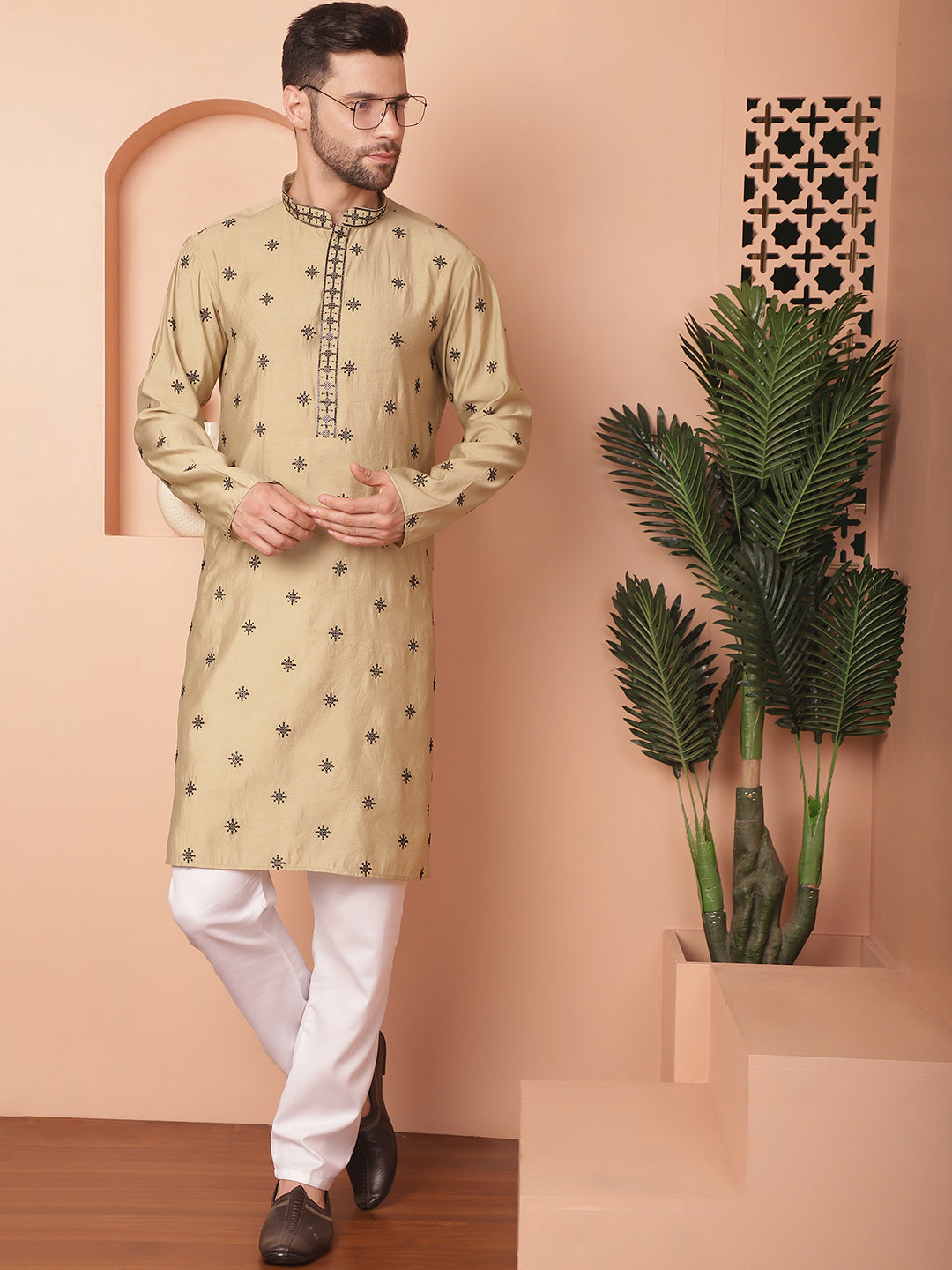 Men's Collar Chikankari Embroidered Kurta With Pyjama