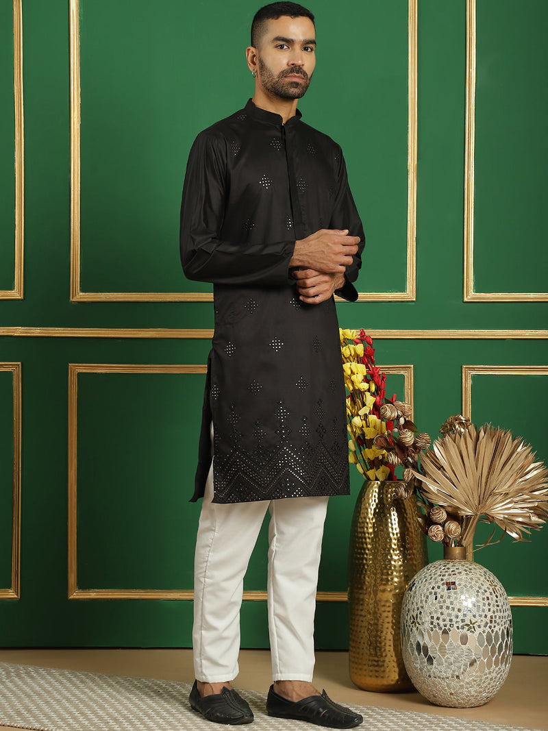 Men's Embroidered Kurta with Pyjama