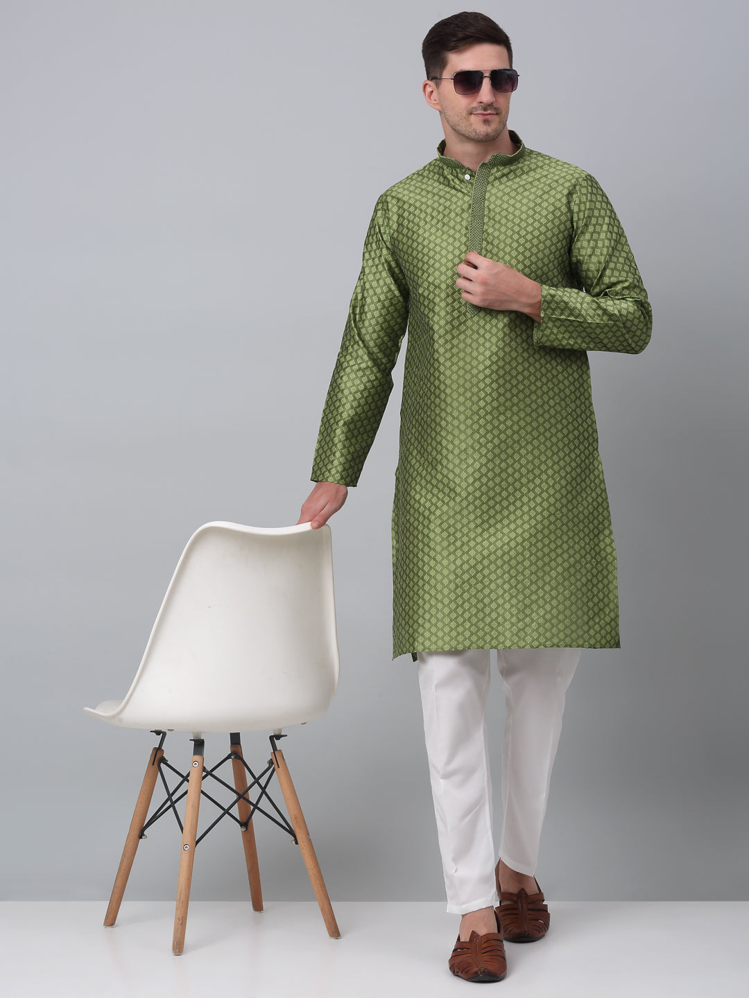 Men's Olive Green Collar Embroidered Kurta with Pyjama.