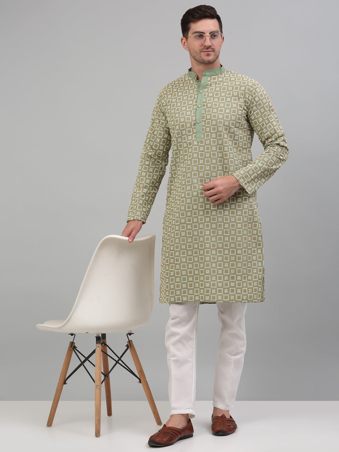 Men's Green Embroidered Kurta with Pyjama.