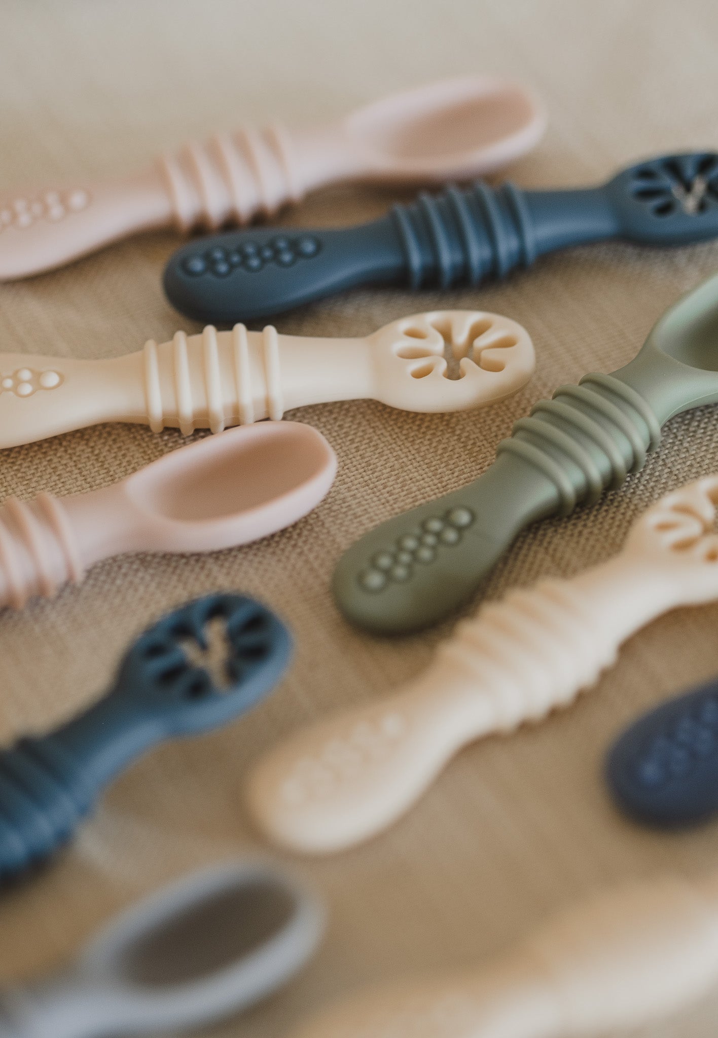 Les cuillères d'apprentissage en silicone
