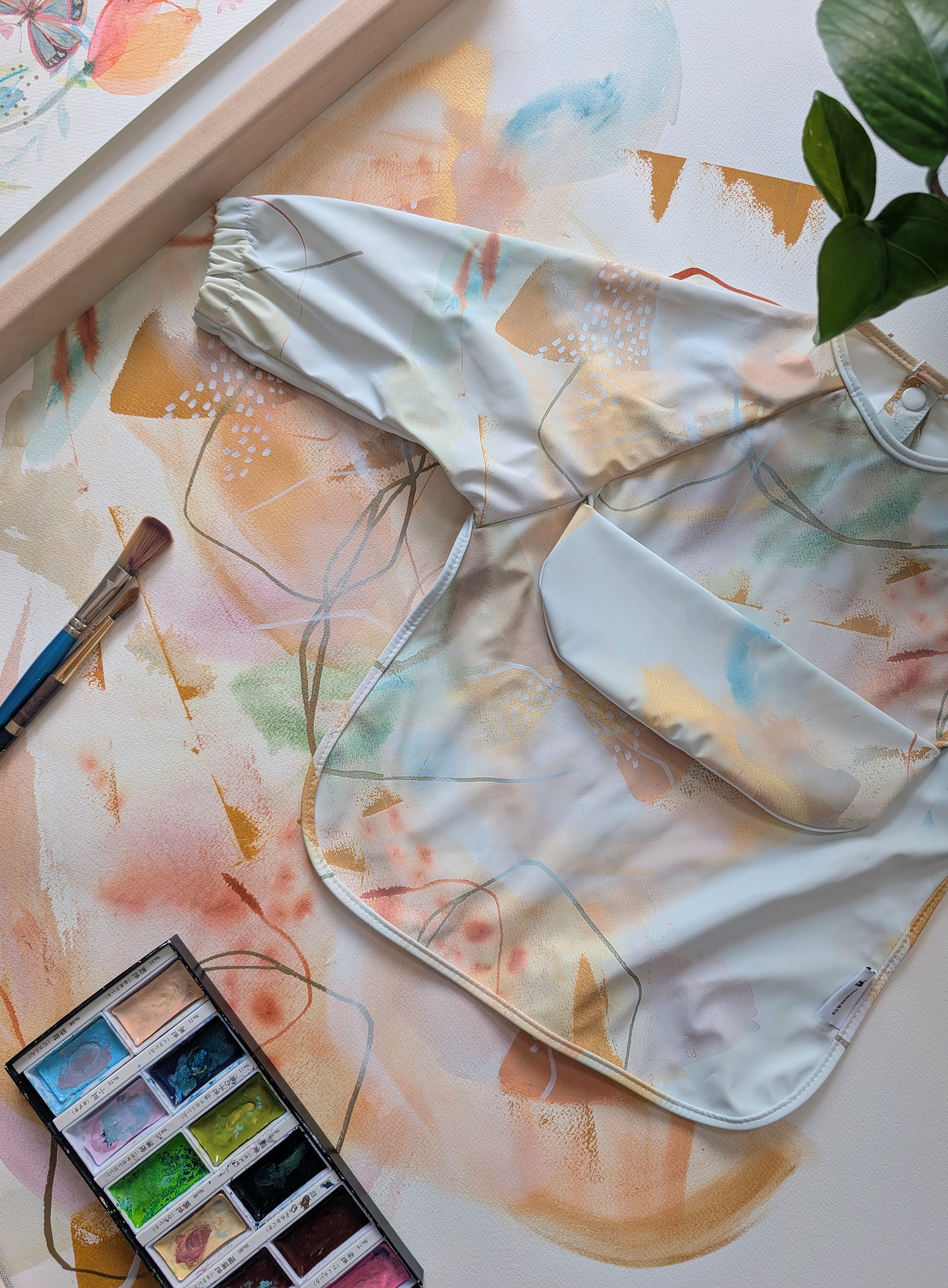 Bavette à manches longues avec pochette intégrée