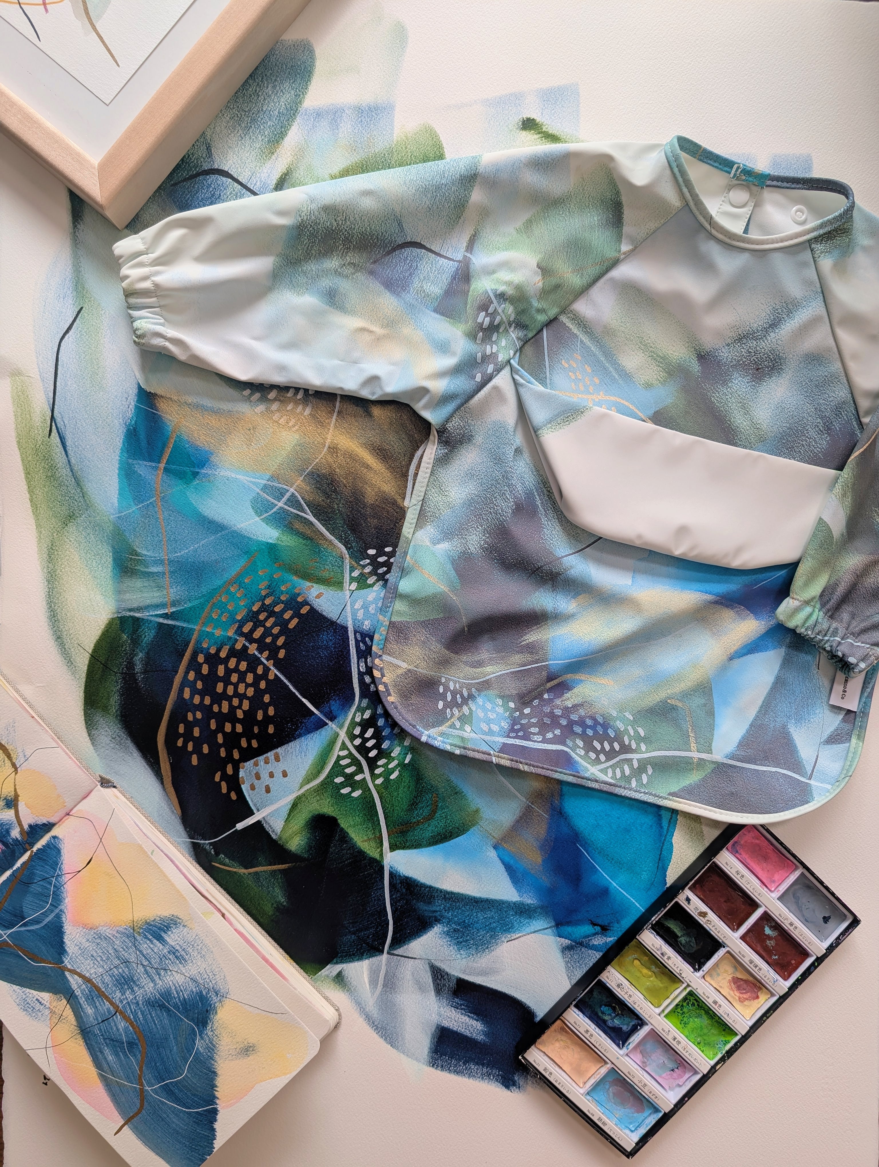 Bavette à manches longues avec pochette intégrée