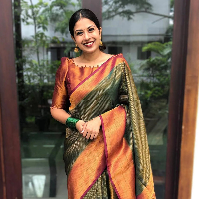 Vamika Weaving Banarasi Jacquard Green Kanjivaram Saree