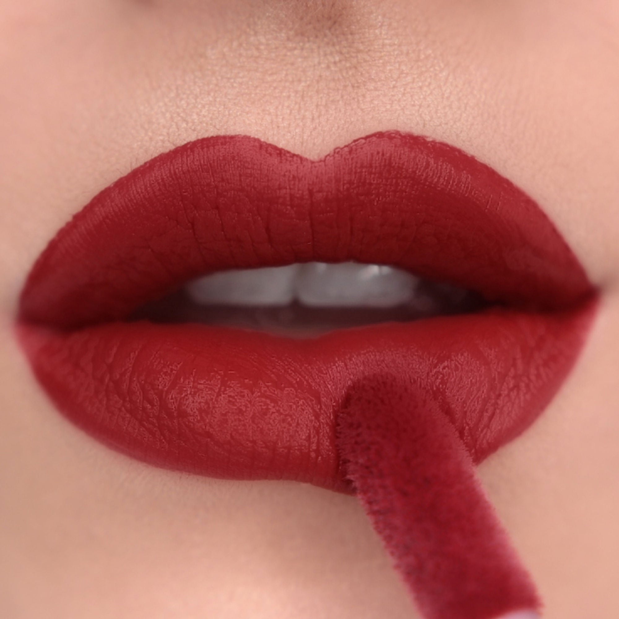 Makeup Revolution Matte Bomb - Lure Red