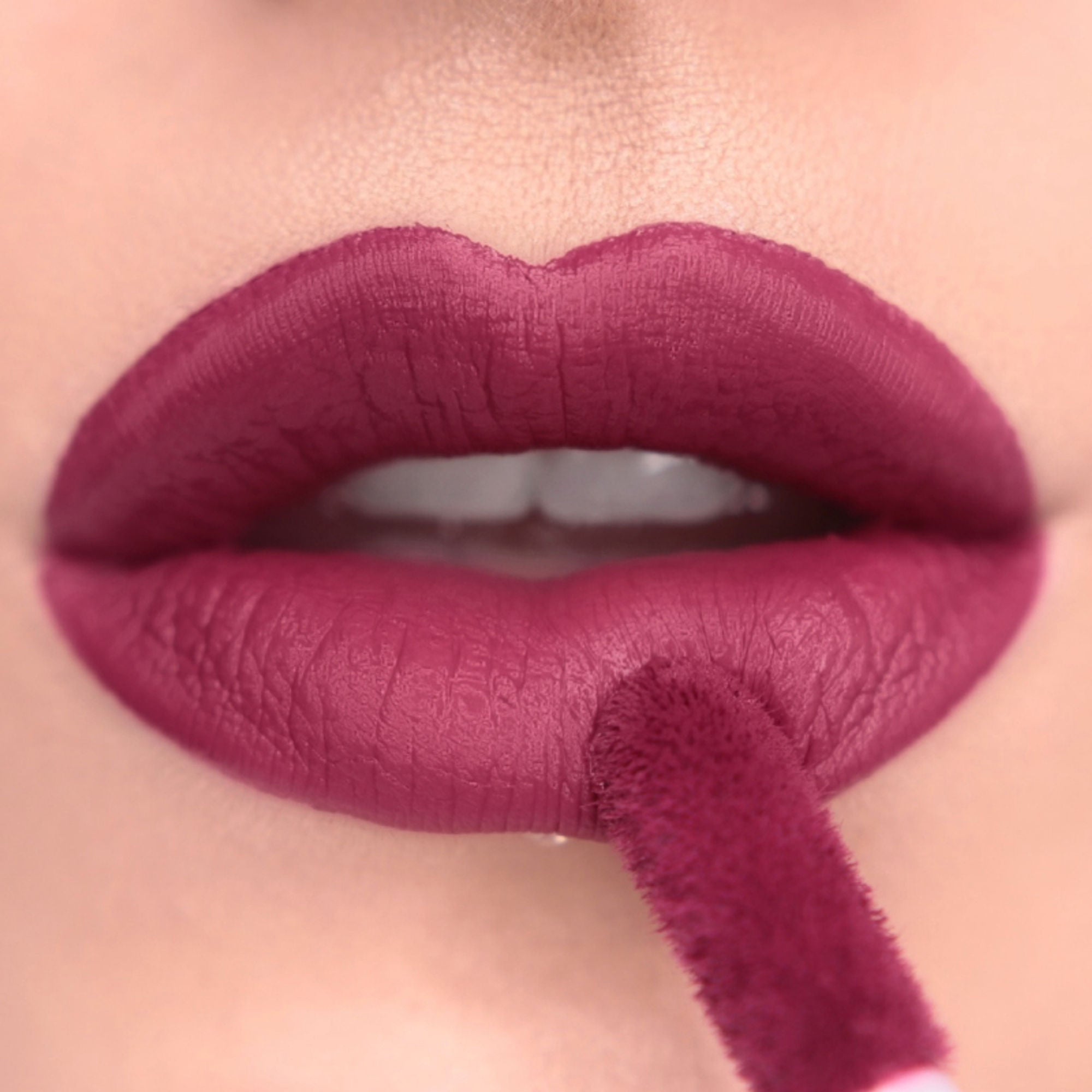 Makeup Revolution Matte Bomb - Burgundy Star